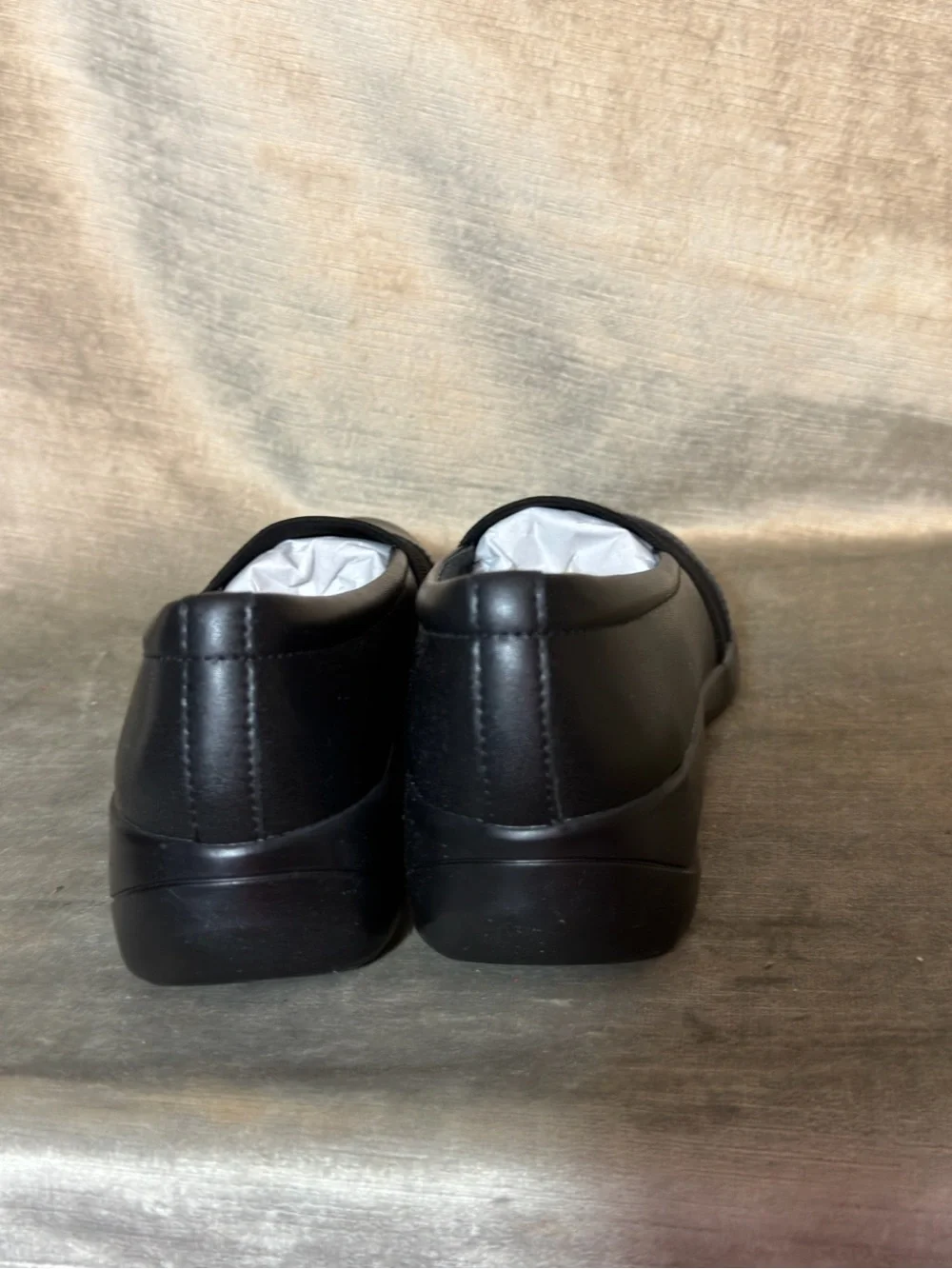 Clarks Kaetlyn Rhea Black Leather Slip-On Flats. Women's Size 7.5 Wide NEW